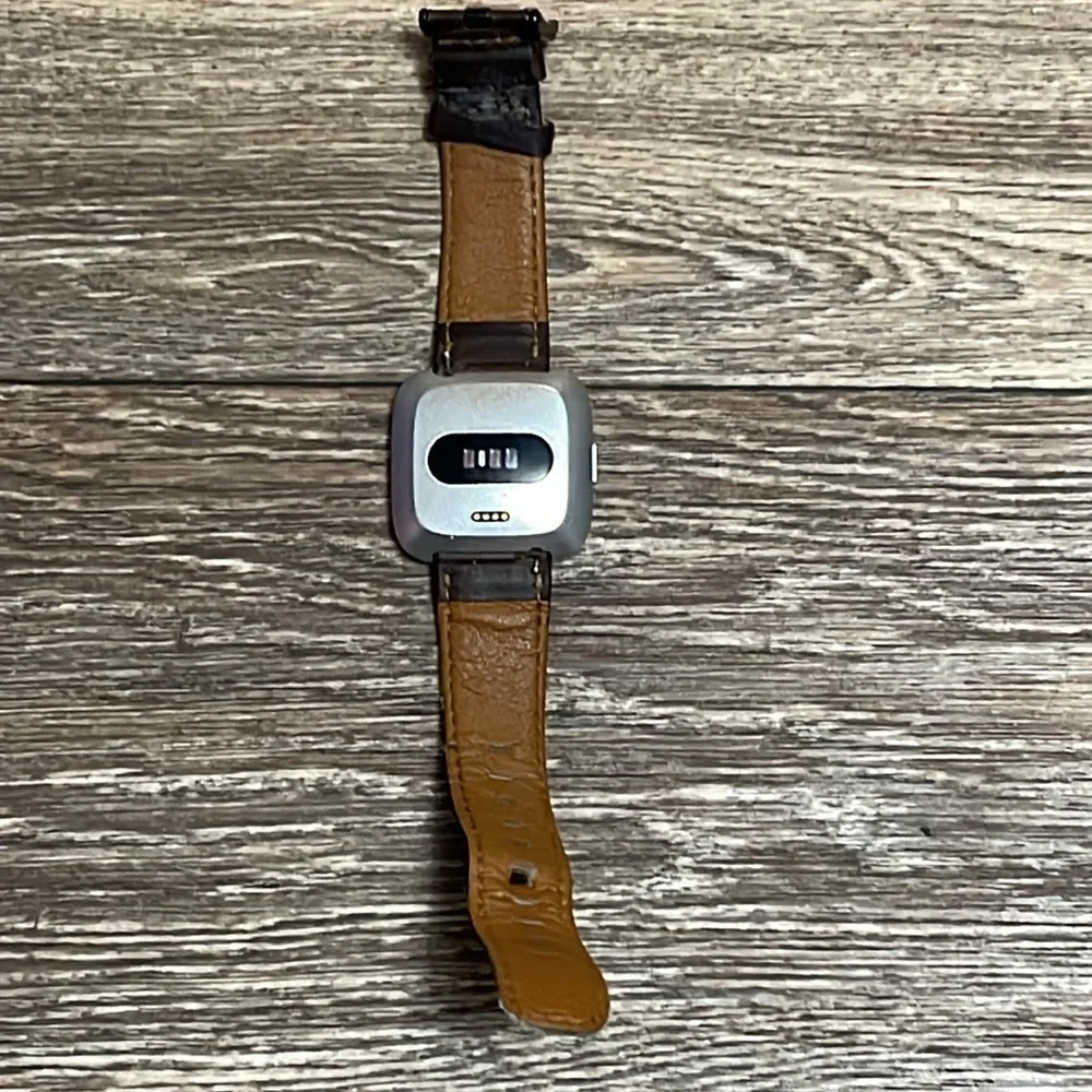 Fitbit Versa Lite with Genuine Leather Band